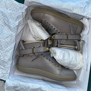 Buscemi sneakers in light gray, like brand new